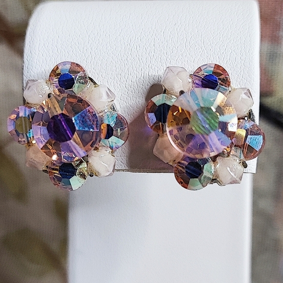 Pink Aurora Borealis Crystal Vintage Petite Clip Silver Tone Earrings - Picture 5 of 9